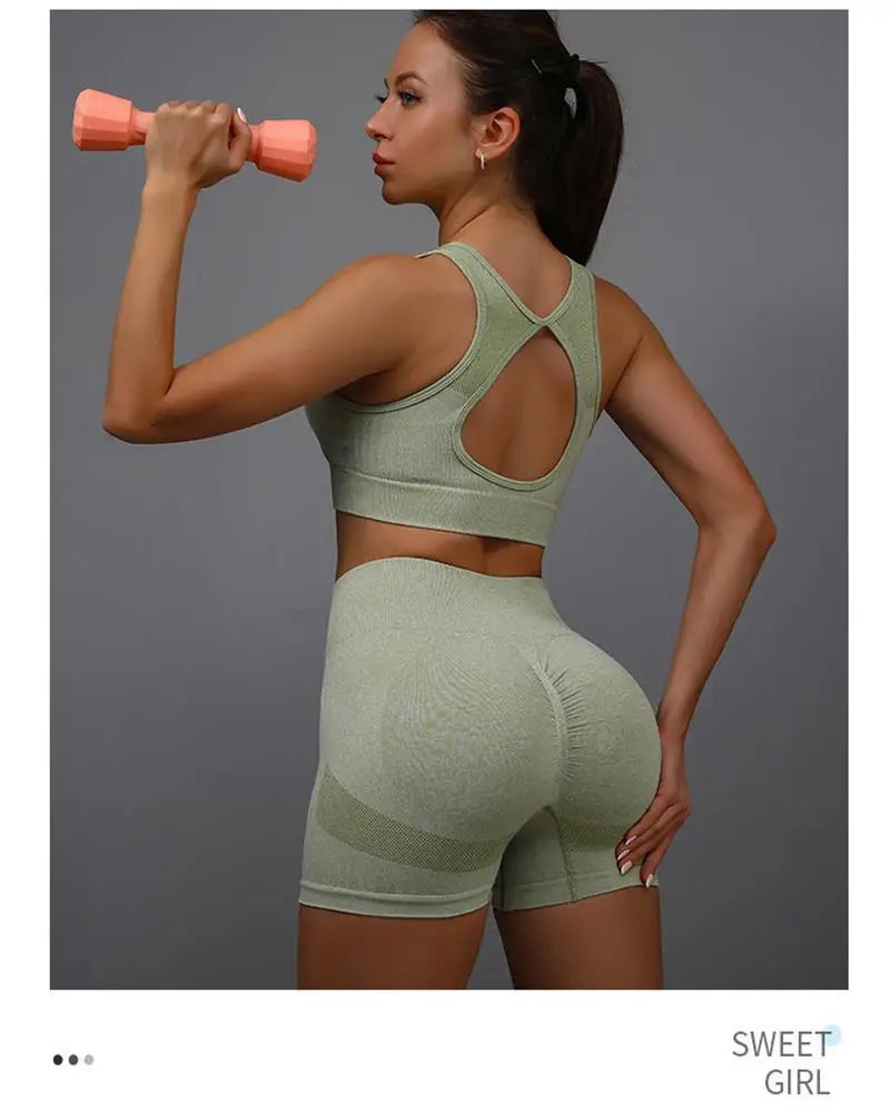 Summer sleeveless peach-shaped yoga suit set for women's running exercise and fitness training, a two-piece set