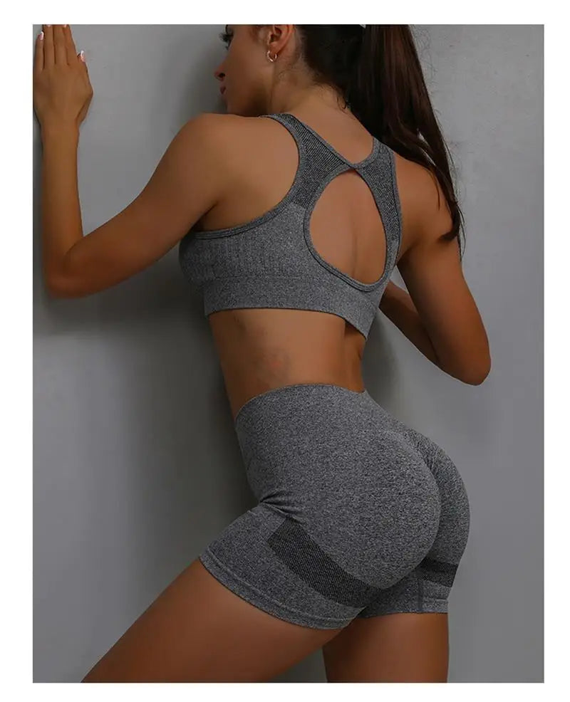 Summer sleeveless peach-shaped yoga suit set for women's running exercise and fitness training, a two-piece set