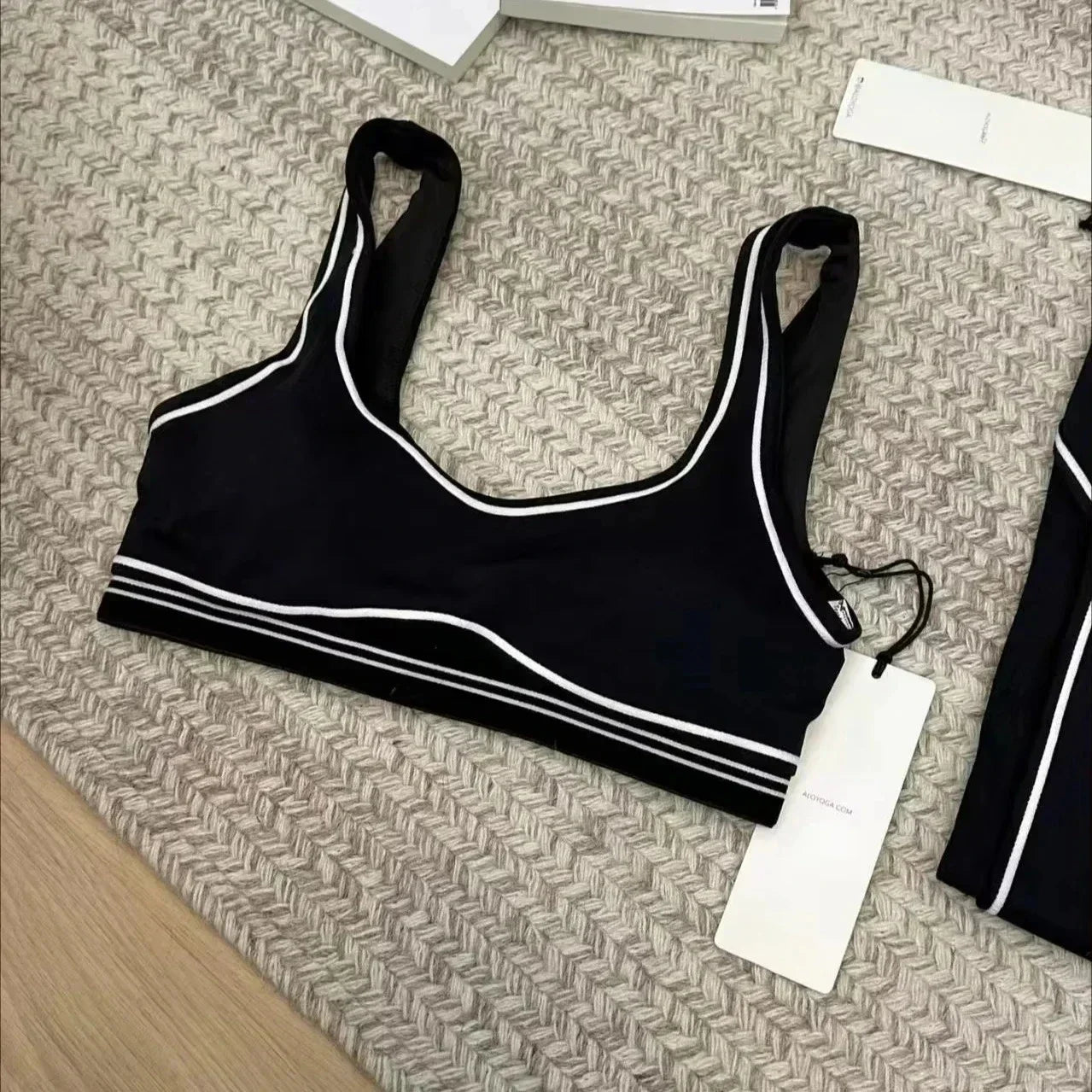 Accolade Yoga Women Casual Sports Set with Chest Pad Training Underwear High Waist Seamless Fitness Leggings Two-piece Set